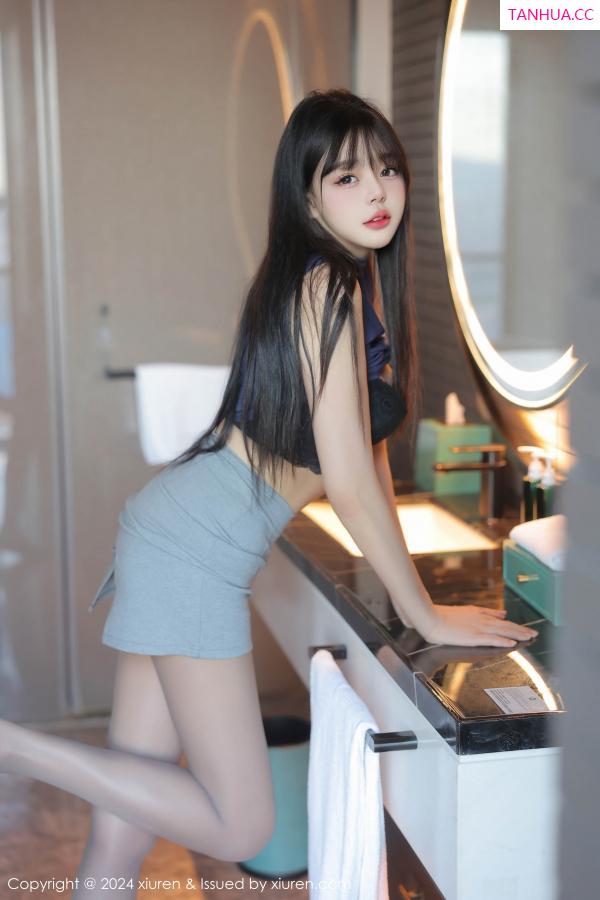   [XiuRen]高清写真图 2024.09.30 No.9233 柚柚小奶瓶 美腿短裙第22张图片